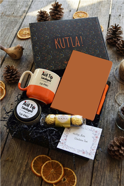 Acil Tıp Teknisyeni Hediye Kutusu - Kişiye Özel Pro Kupa, Defter, Mum, Çikolata Ferrero Rocher 3lü, Kalem