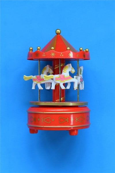 Almanca Öğretmeni Hediye Kutusu - Kişiye Özel T Kupa, Atlı Karınca Müzik Kutusu, Peluş Anahtarlık