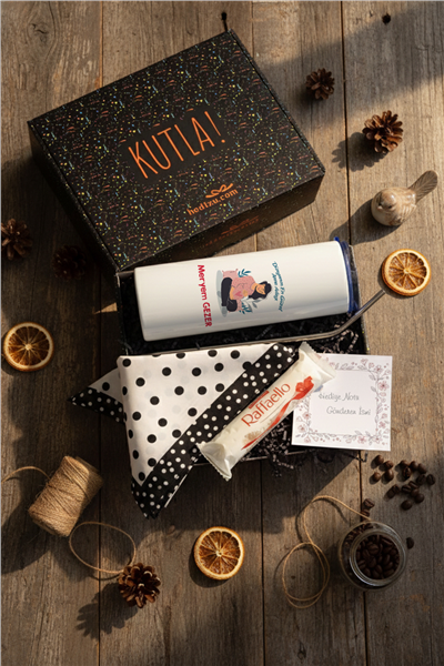Anne Adayı Hediye Kutusu - Kişiye Özel Pipetli Çelik Termos, Fular, Çikolata Ferrero Rocher Raffaello
