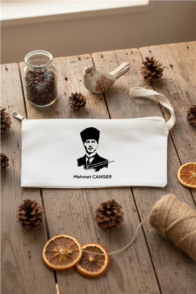 Atatürk Asilkan Hediye Kutusu - Anı Defteri, Fotoğraf 10 Adet, Bez Kalemlik, Baston Şeker, Onefis Sade Çikolata Parçalı Cookie 4 adet