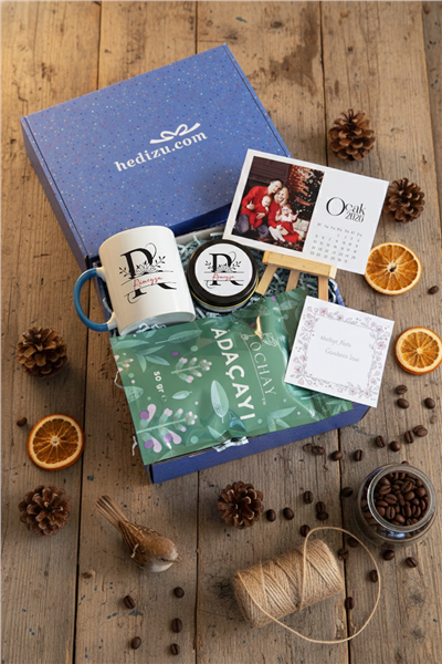 Ayçiçekli Baş Harfli Hediye Kutusu - Kişiye Özel Kupa Standart, Bitki Çayı, Takvim, Mum