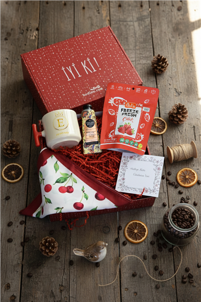 Baş Harf Hediye Kutusu - Kişiye Özel T Kupa, Pols, Fular, El Kremi