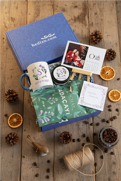 Baş Harf ve İsim Hediye Kutusu - Kişiye Özel Kupa Standart, Bitki Çayı, Takvim, Mum