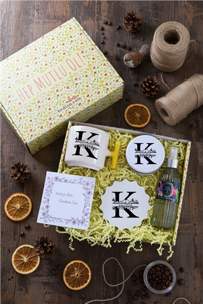 Baş Harf ve İsim Hediye Kutusu - Kişiye Özel T Kupa, Kolonya, Bardak Altlığı, Mum