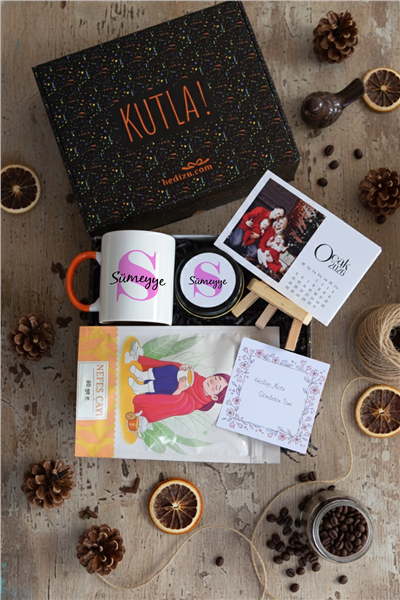 Baş Harf ve İsim Hediye Kutusu - Kişiye Özel Kupa Standart, Bitki Çayı, Takvim, Mum