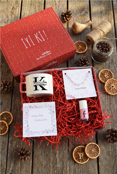 Baş Harf ve İsim Hediye Kutusu - Kişiye Özel Lüks Fincan, Bileklik, Oje