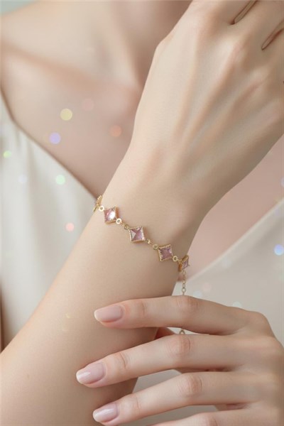 Beden Eğitimi Öğretmeni Hediye Kutusu - Kişiye Özel Lüks Fincan, Bileklik, Oje