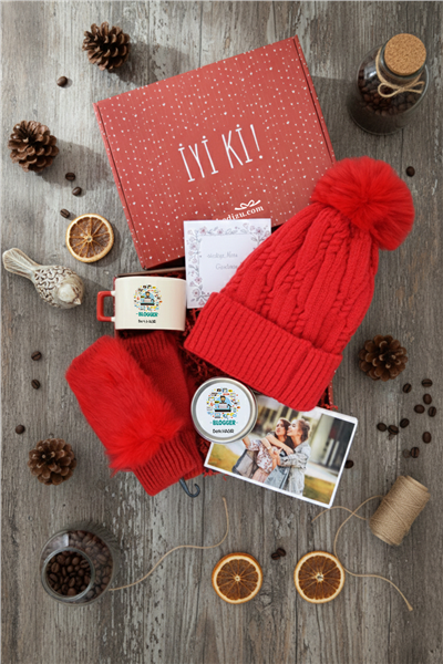 Blogger Hediye Kutusu - Kişiye Özel Lüks Fincan, Bere, Eldiven, Mum, Fotoğraf 10 Adet