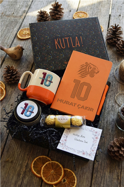 Bordo Mavi Taraftar Hediye Kutusu - Kişiye Özel Pro Kupa, Defter, Mum, Çikolata Ferrero Rocher 3lü, Kalem