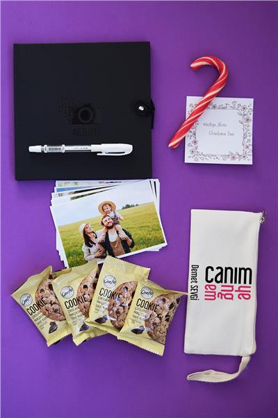 Canım Yengem Hediye Kutusu - Anı Defteri, Fotoğraf 10 Adet, Bez Kalemlik, Baston Şeker, Onefis Sade Çikolata Parçalı Cookie 4 adet