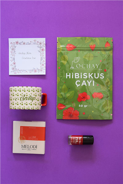 Çiçek Desenli Hediye Kutusu - Kişiye Özel Lüks Fincan, Bitki Çayı, Oje, Melodi Çikolata