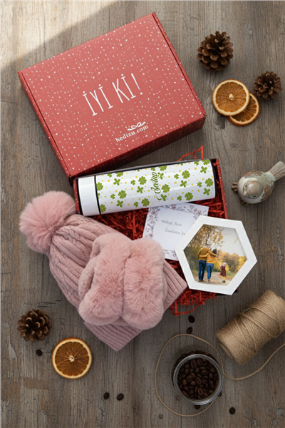 Çiçek Desenli Hediye Kutusu - Kişiye Özel Dijital Göstergeli Termos, Kulaklık, Bere, Altıgen Fotoğraf Çerçevesi