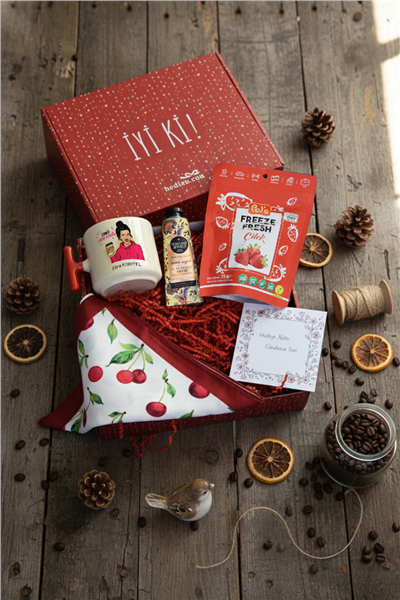 Çünkü Canım Kendim Hediye Kutusu - Kişiye Özel T Kupa, Pols, Fular, El Kremi