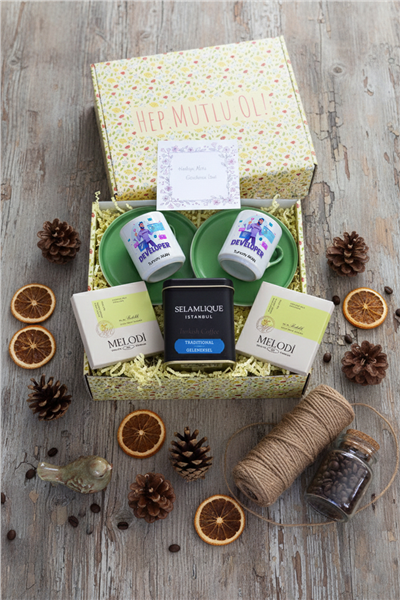 Developer Hediye Kutusu - Kişiye Özel Türk Kahvesi Fincanı 2 Adet, Türk Kahvesi, Melodi Çikolata 2 adet