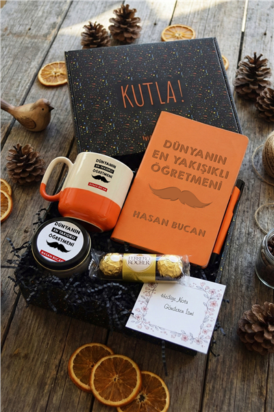 Dünyanın En Yakışıklı Öğretmeni Hediye Kutusu - Kişiye Özel Pro Kupa, Defter, Mum, Çikolata Ferrero Rocher 3lü, Kalem