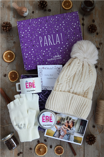 Ebe Hediye Kutusu - Kişiye Özel Lüks Fincan, Bere, Eldiven, Mum, Fotoğraf 10 Adet