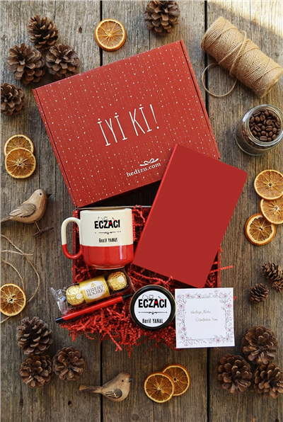 Eczacı Hediye Kutusu - Kişiye Özel Pro Kupa, Defter, Mum, Çikolata Ferrero Rocher 3lü, Kalem