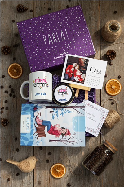 Fransızca Öğretmeni Hediye Kutusu - Kişiye Özel Kupa Standart, Bitki Çayı, Takvim, Mum