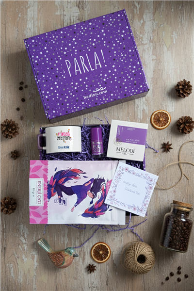 Fransızca Öğretmeni Hediye Kutusu - Kişiye Özel Lüks Fincan, Bitki Çayı, Oje, Melodi Çikolata