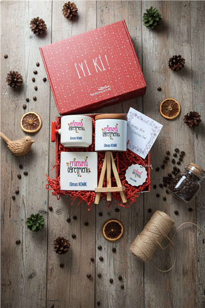 Fransızca Öğretmeni Hediye Kutusu - Kişiye Özel T Kupa, Seramik Kalemlik, Dekoratif Taş İsimlik, Güneş Anahtarlık