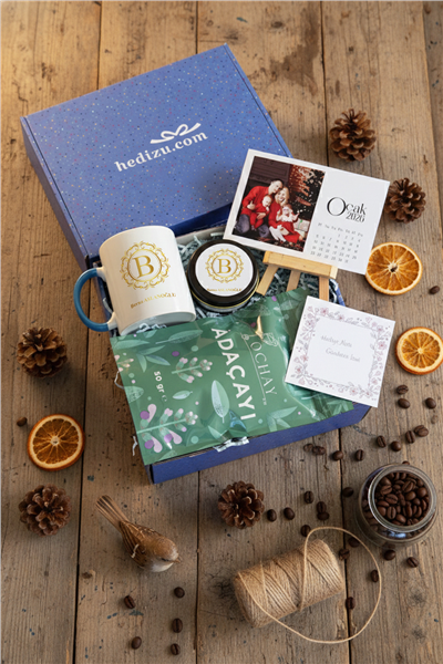 Gold Baş Harf Hediye Kutusu - Kişiye Özel Kupa Standart, Bitki Çayı, Takvim, Mum