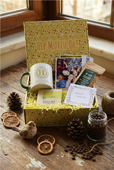 Gold Baş Harf Hediye Kutusu - Kişiye Özel Kupa Standart, Filtre Kahve, Melodi Çikolata, Fotoğraf 12 Adet