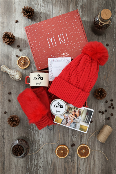 Hello Panda Hediye Kutusu - Kişiye Özel Lüks Fincan, Bere, Eldiven, Mum, Fotoğraf 10 Adet