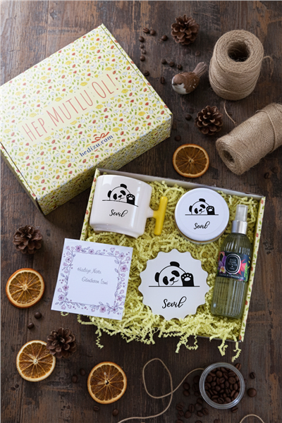 Hello Panda Hediye Kutusu - Kişiye Özel T Kupa, Kolonya, Bardak Altlığı, Mum