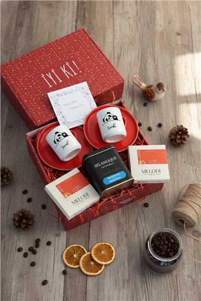 Hello Panda Hediye Kutusu - Kişiye Özel Türk Kahvesi Fincanı 2 Adet, Türk Kahvesi, Melodi Çikolata 2 adet