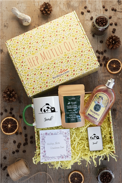 Hello Panda Hediye Kutusu - Kişiye Özel Kupa Standart, Traş Kolonyası, Çakmak, Filtre Kahve