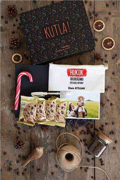 Hukukçulara Hediye Hediye Kutusu - Anı Defteri, Fotoğraf 10 Adet, Bez Kalemlik, Baston Şeker, Onefis Sade Çikolata Parçalı Cookie 4 adet