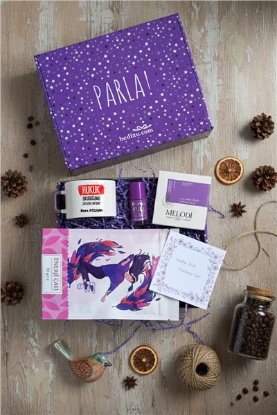 Hukukçulara Hediye Hediye Kutusu - Kişiye Özel Lüks Fincan, Bitki Çayı, Oje, Melodi Çikolata