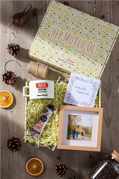 Hukukçulara Hediye Hediye Kutusu - Kişiye Özel Lüks Pastel Fincan, El Kremi, Ahşap Fotoğraf Çerçevesi