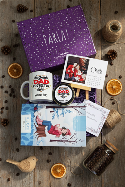 Husbanda Dad Protector Hero Hediye Kutusu - Kişiye Özel Kupa Standart, Bitki Çayı, Takvim, Mum