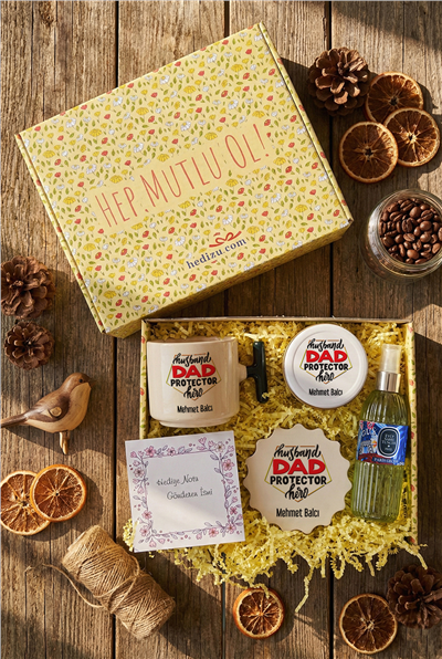 Husbanda Dad Protector Hero Hediye Kutusu - Kişiye Özel T Kupa, Kolonya, Bardak Altlığı, Mum