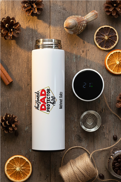 Husbanda Dad Protector Hero Hediye Kutusu - Kişiye Özel Dijital Göstergeli Termos, Kulaklık, Bere, Altıgen Fotoğraf Çerçevesi