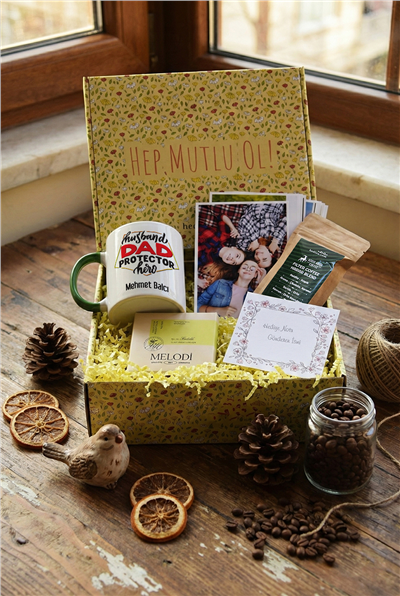 Husbanda Dad Protector Hero Hediye Kutusu - Kişiye Özel Kupa Standart, Filtre Kahve, Melodi Çikolata, Fotoğraf 12 Adet