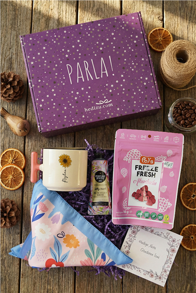 İsimli Ayçiçek Hediye Kutusu - Kişiye Özel T Kupa, Pols, Fular, El Kremi