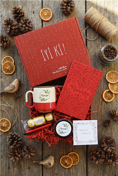 İsme Özel Çiçekli Hediye Kutusu - Kişiye Özel Pro Kupa, Defter, Mum, Çikolata Ferrero Rocher 3lü, Kalem