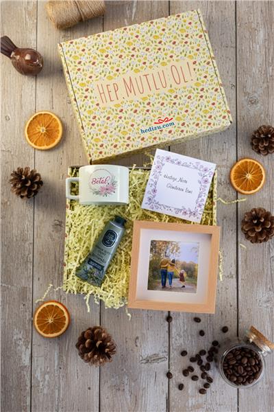 İsme Özel Hediye Kutusu - Kişiye Özel Lüks Pastel Fincan, El Kremi, Ahşap Fotoğraf Çerçevesi