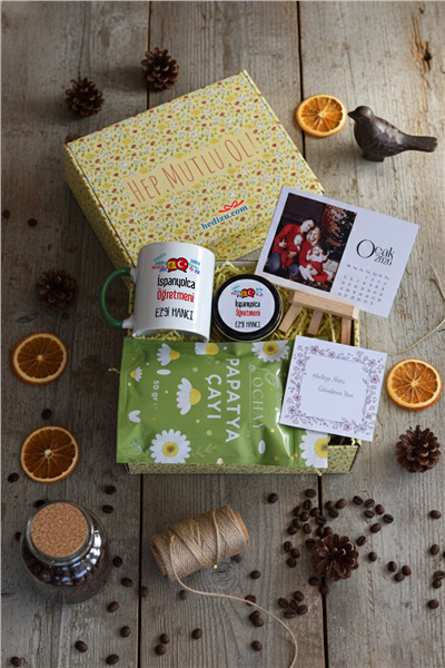 İspanyolca Öğretmeni Hediye Kutusu - Kişiye Özel Kupa Standart, Bitki Çayı, Takvim, Mum