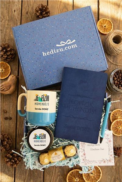 Jeofizik Mühendisi Hediye Kutusu - Kişiye Özel Pro Kupa, Defter, Mum, Çikolata Ferrero Rocher 3lü, Kalem