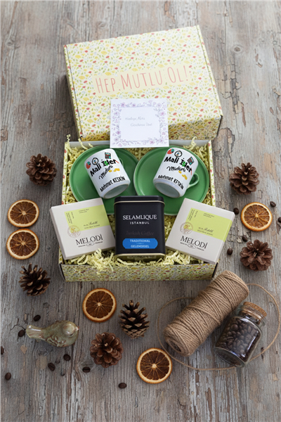 Mali İşler Müdürü Hediye Kutusu - Kişiye Özel Türk Kahvesi Fincanı 2 Adet, Türk Kahvesi, Melodi Çikolata 2 adet