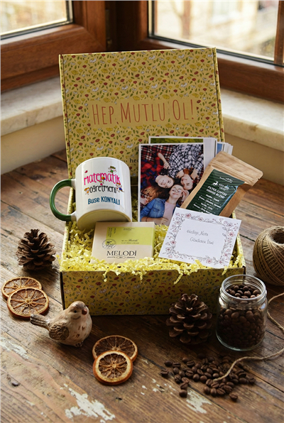 Matematik Öğretmeni Hediye Kutusu - Kişiye Özel Kupa Standart, Filtre Kahve, Melodi Çikolata, Fotoğraf 12 Adet