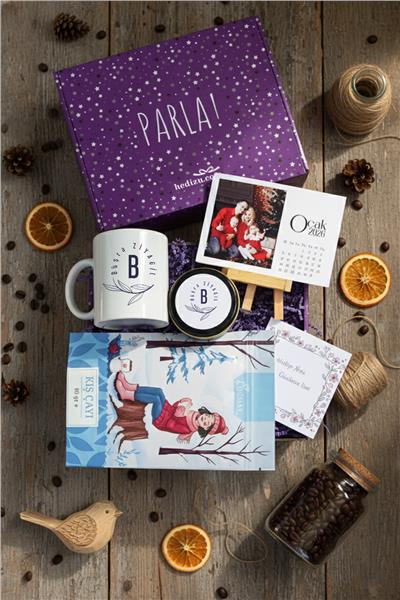 Minimal Baş Harf ve İsim Hediye Kutusu - Kişiye Özel Kupa Standart, Bitki Çayı, Takvim, Mum