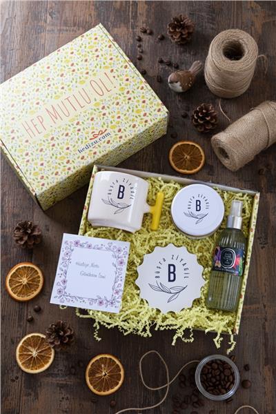 Minimal Baş Harf ve İsim Hediye Kutusu - Kişiye Özel T Kupa, Kolonya, Bardak Altlığı, Mum