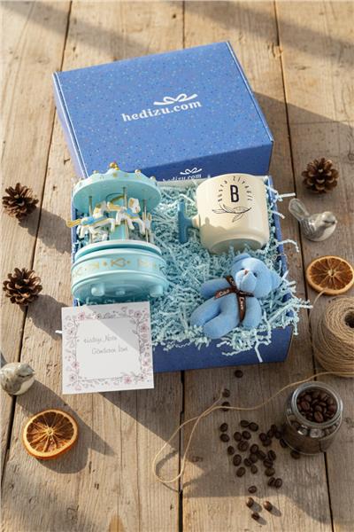 Minimal Baş Harf ve İsim Hediye Kutusu - Kişiye Özel T Kupa, Atlı Karınca Müzik Kutusu, Peluş Anahtarlık