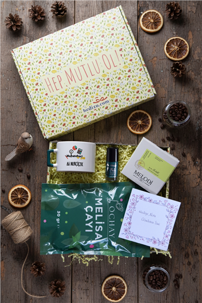 Muhasebeci Hediye Kutusu - Kişiye Özel Lüks Fincan, Bitki Çayı, Oje, Melodi Çikolata