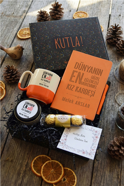 Mükemmel Kız Kardeş Hediye Kutusu - Kişiye Özel Pro Kupa, Defter, Mum, Çikolata Ferrero Rocher 3lü, Kalem