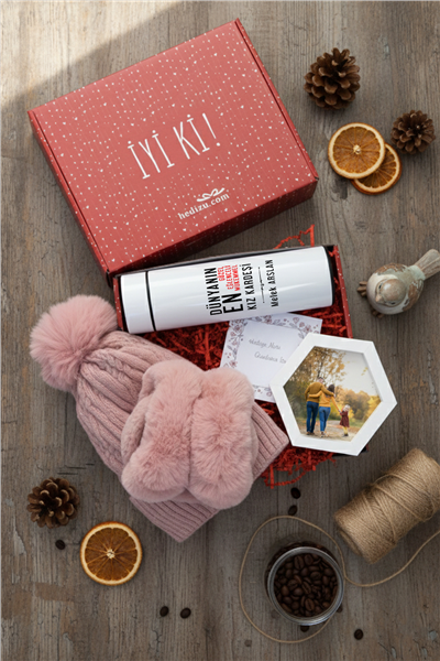 Mükemmel Kız Kardeş Hediye Kutusu - Kişiye Özel Dijital Göstergeli Termos, Kulaklık, Bere, Altıgen Fotoğraf Çerçevesi